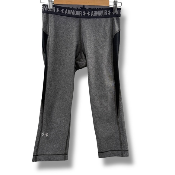 Under Armour‎ Gray & Black Mid Rise Capri Leggings Sz M - Picture 1 of 7